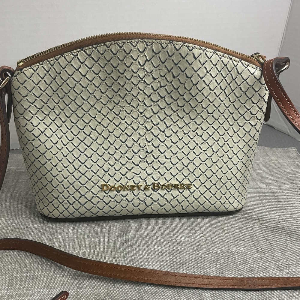 Dooney & Bourke White Crossbody Bag with Sleek Design